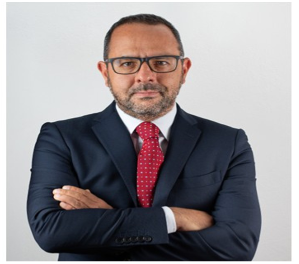 Dr. Ricardo Elías Brugés Maya